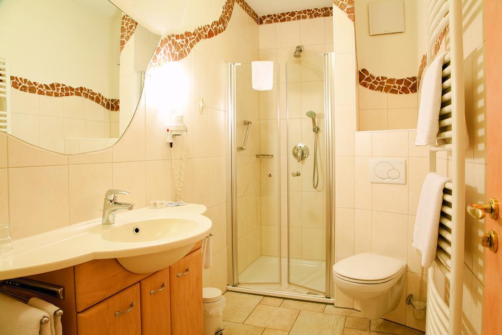 Landkomfort Hotel Elsenmann فيلنغن الغرفة الصورة